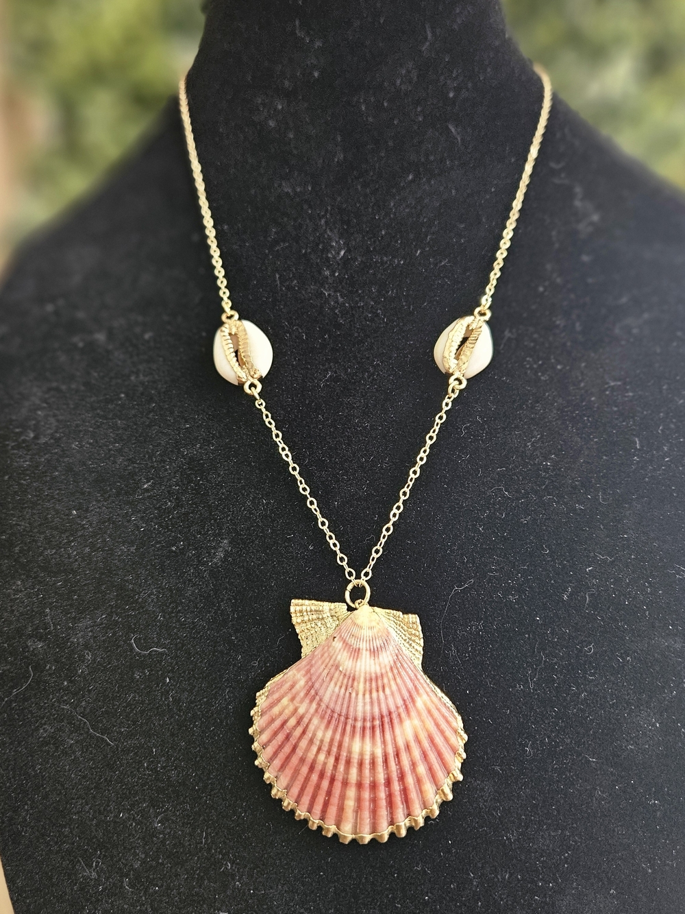 Gold Lined Seashell Necklace